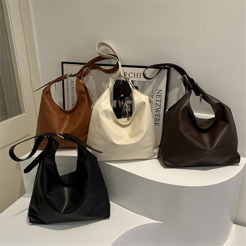 Bolsa de Ombro em Couro Preto  - Leatherwork Workshop avaliação e preço
